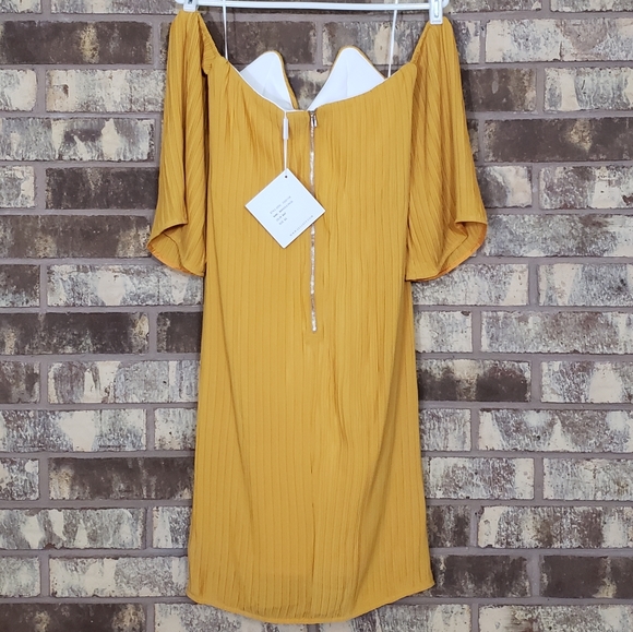 Elliatt  Marigold Dress NWT XS - Picture 3 of 3